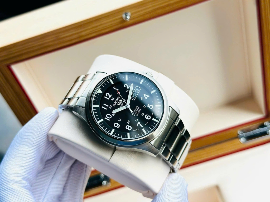 Đồng Hồ Nam Seiko 5 Automatic SNZG13J1 Sport Dây Thép Mặt Đen
