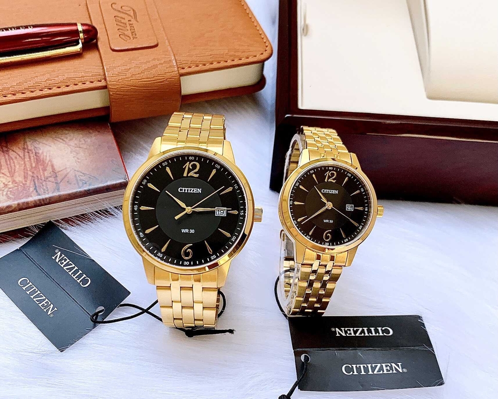 Đồng Hồ Cặp Citizen DZ0032-59E ( Nam ) HZ0012-57E ( Nữ ) Gold MẶt Đen Dây Sắt