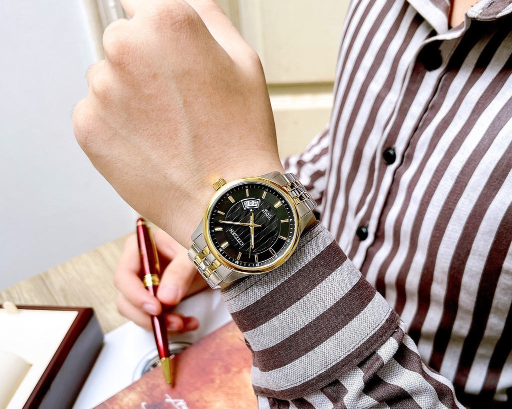 Đồng Hồ Nam Citizen Quartz BI1054-80E Dây Sắt Demi