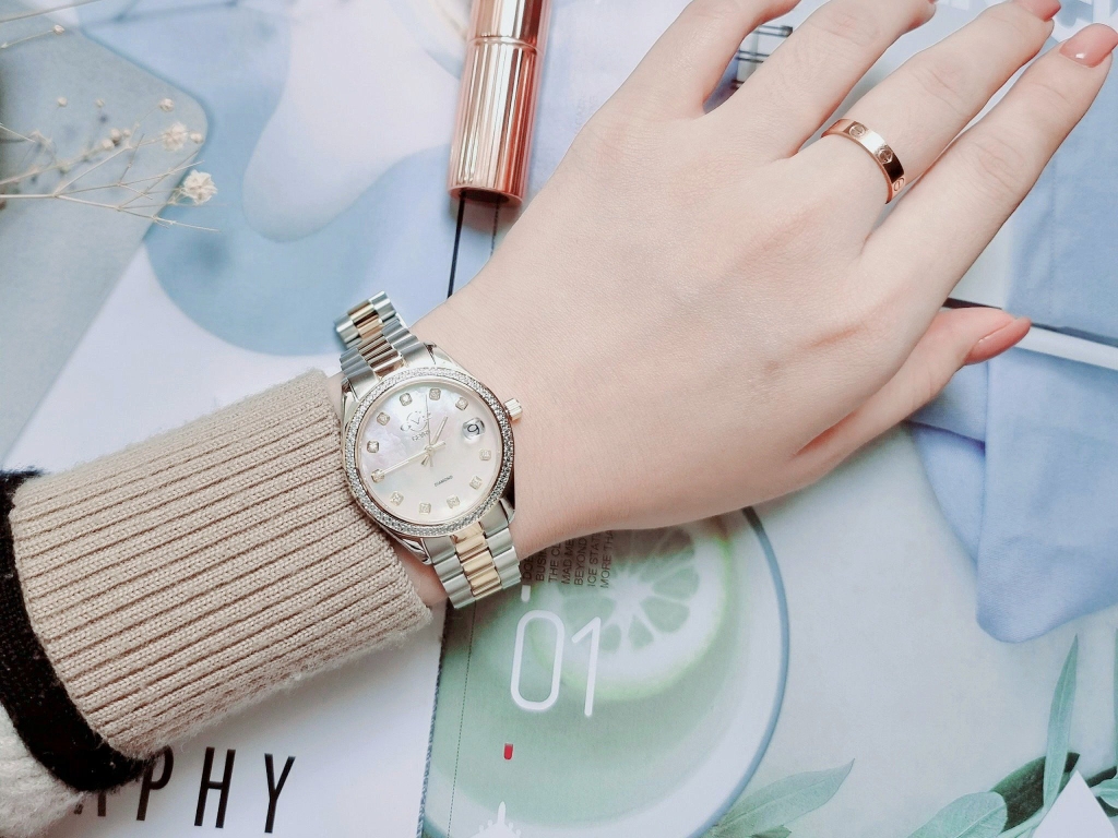Đồng Hồ Nữ GV2 By Gevril Quartz 12424B  Diamond