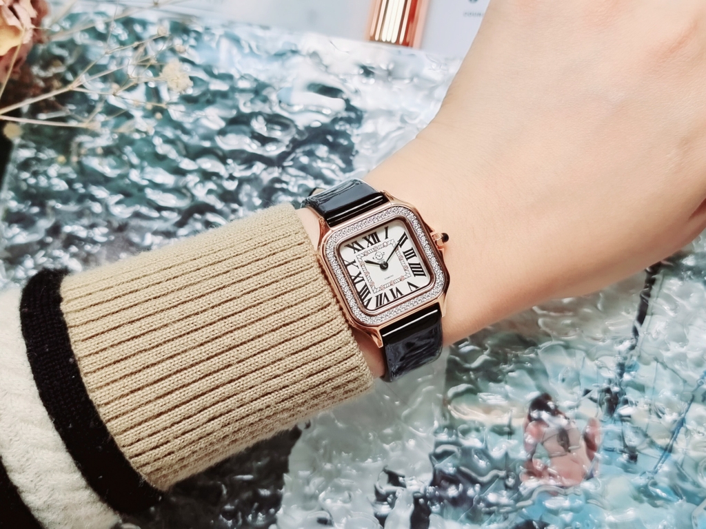Đồng Hồ Nữ GV2 By Gevril Quartz 12111 Diamond