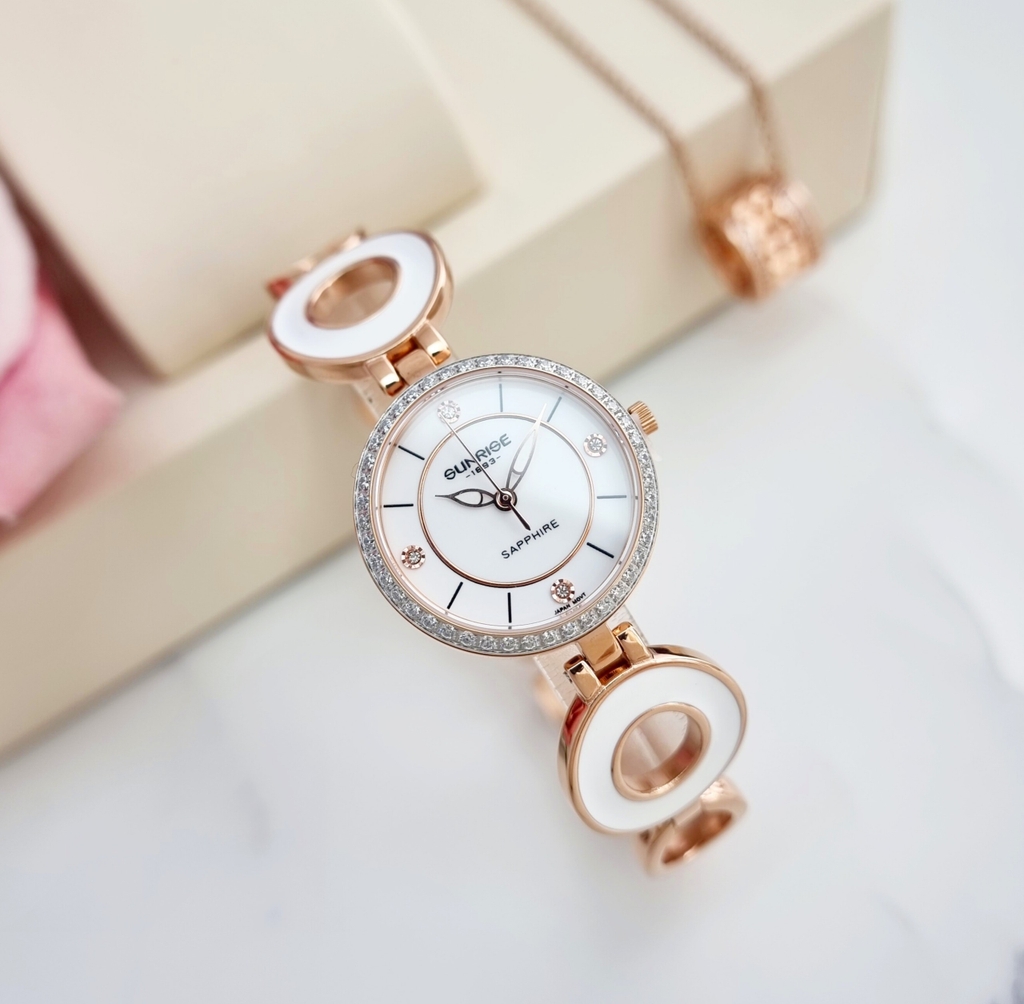 Đồng Hồ Nữ Sunrise Quartz 9011AA Sắt Rose Sapphire