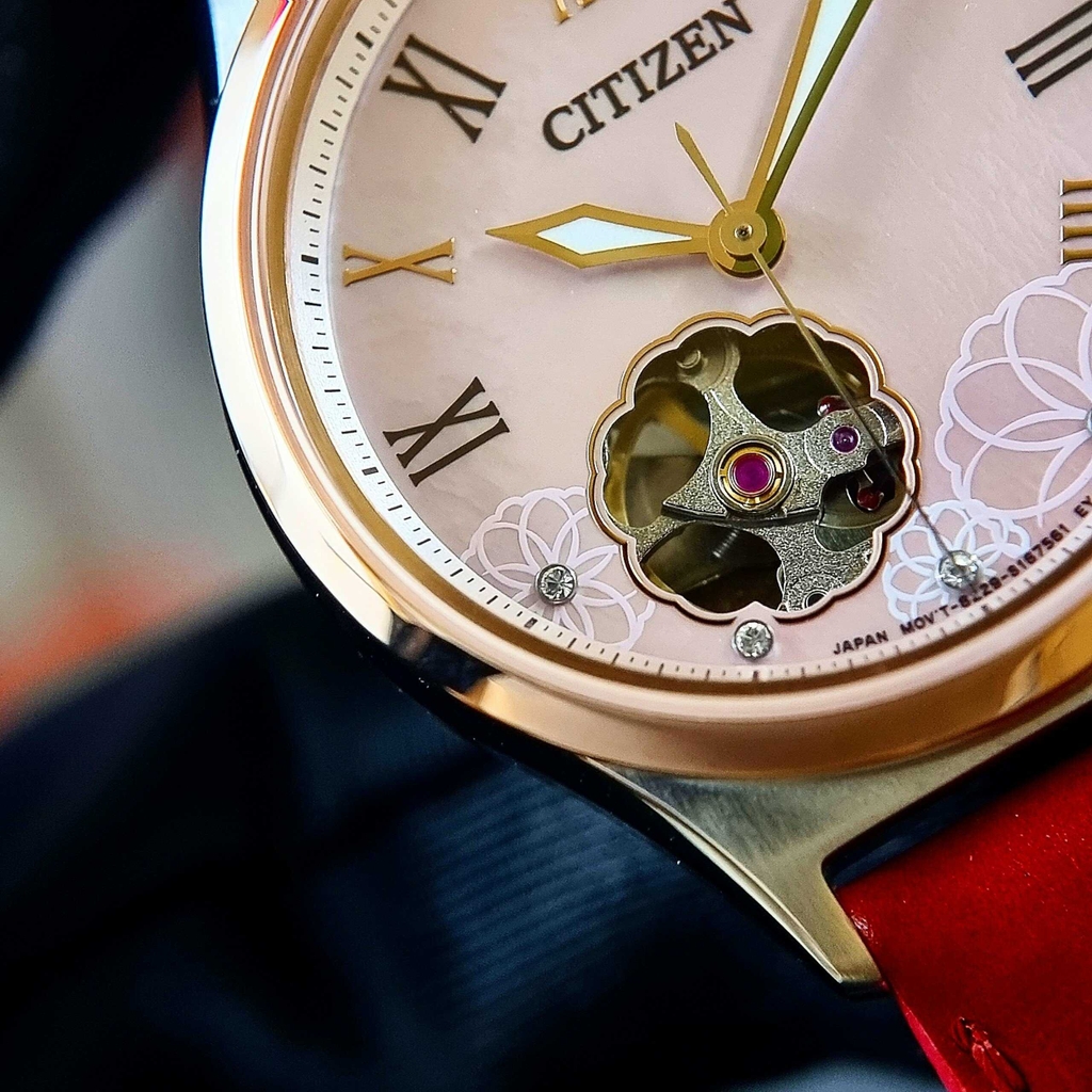 Đồng Hồ Nữ Citizen Automatic PC1008-11Y Da Đỏ Mặt Trắng Kính Sapphire