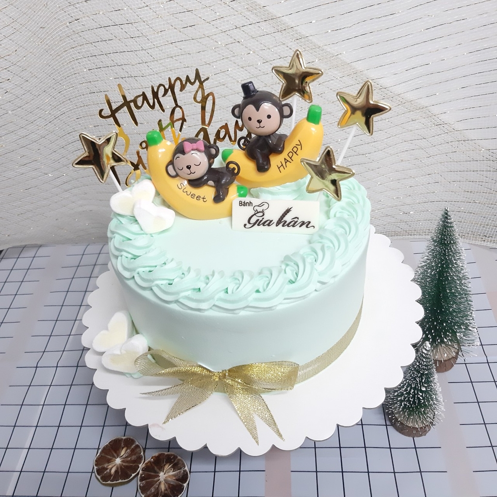 Hãy thưởng thức hình ảnh chiếc bánh sinh nhật con khỉ vô cùng dễ thương và độc đáo, tỉ mỉ đắp nặn từng chi tiết nhỏ xinh. Với hương vị thơm ngon, món bánh này sẽ khiến bất kỳ ai cũng muốn có một lần thử.