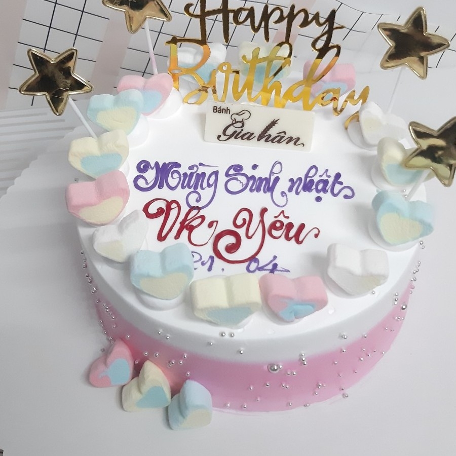 Sắp đến sinh nhật của người vợ yêu quý của bạn mà bạn vẫn chưa tìm được quà tặng nào đặc biệt? Đừng lo lắng, hãy mua một chiếc bánh sinh nhật để thể hiện tình cảm của mình. Chúng tôi cam kết sẽ tạo ra một chiếc bánh tuyệt vời để đem lại niềm vui cho người bạn yêu thương.