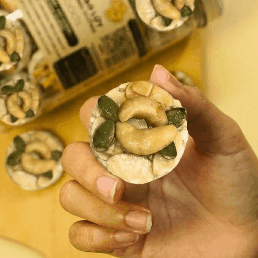 Snack gạo lứt phủ granola siêu hạt GUfoods - Bữa ăn nhẹ tiện lợi, Giàu dinh dưỡng, Ăn vặt healthy, Eat clean, Thuần chay (hũ 200g)