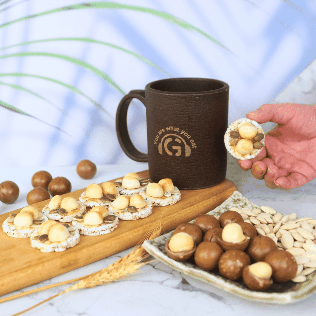 Snack gạo lứt phủ macca GUfoods (Hũ 200g) - Topping siêu hạt, Giòn rụm, Thơm bùi, Giàu dinh dưỡng, Healthy, Eat clean, Thuần chay
