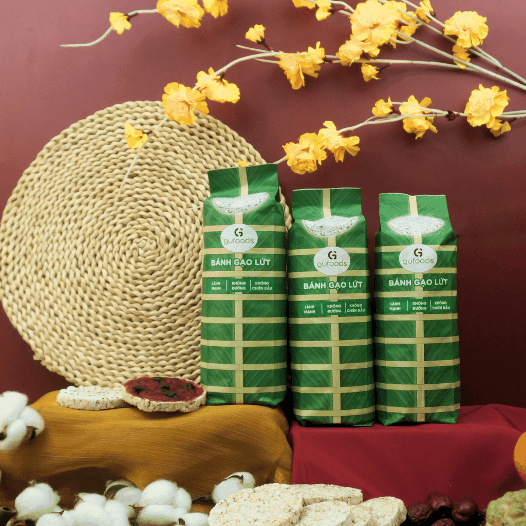 Bánh gạo lứt GUfoods vị Cỏ ngọt - Bao bì bánh tét xanh truyền thống - Không chiên dầu, Không đường, Lành mạnh, Phù hợp Eat clean, Ăn vặt healthy, Thực dưỡng, Tập gym, Thuần chay