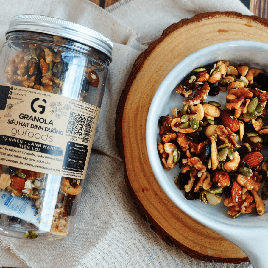 Granola thuần chay nướng mật dừa nước GUfoods (hũ 400g) (0% yến mạch; Mix siêu hạt mắc ca, óc chó, nam việt quất, hạnh nhân, hạt điều, nho khô) - Dinh dưỡng, Tiện lợi, Thơm ngon, Giàu lợi ích sức khỏe