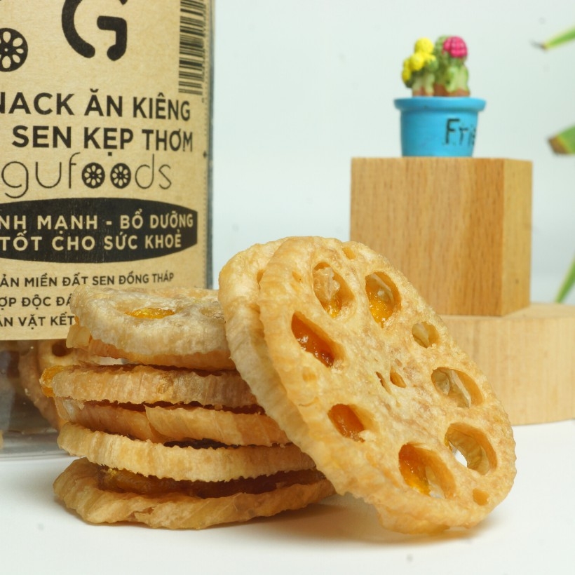 Bánh củ sen kẹp thơm GUfoods - Giòn thơm, Lành mạnh, Giàu chất xơ và vitamin tự nhiên, Eat clean, Thuần chay