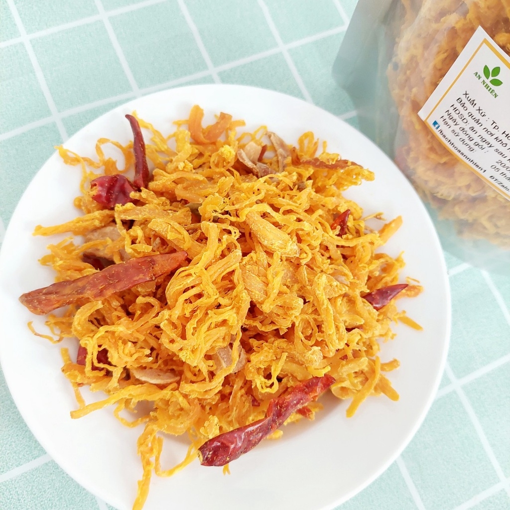 Khô gà: Món ăn vặt “gây sốt” giới trẻ