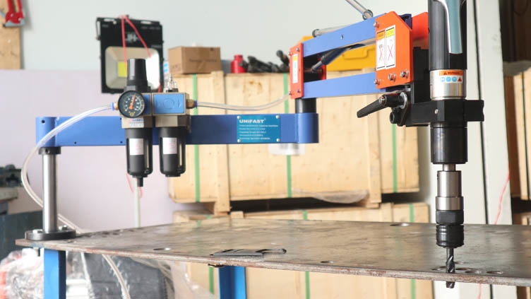 Máy ta rô cần khí nén đứng ngang 90 độ M3-M12 ATU-12-1100