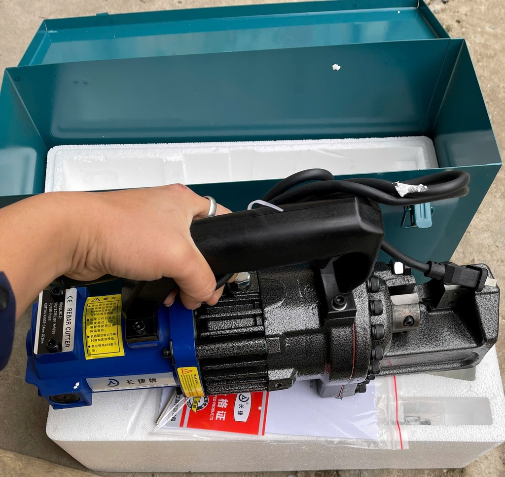 Máy cắt sắt thủy lực RC-22