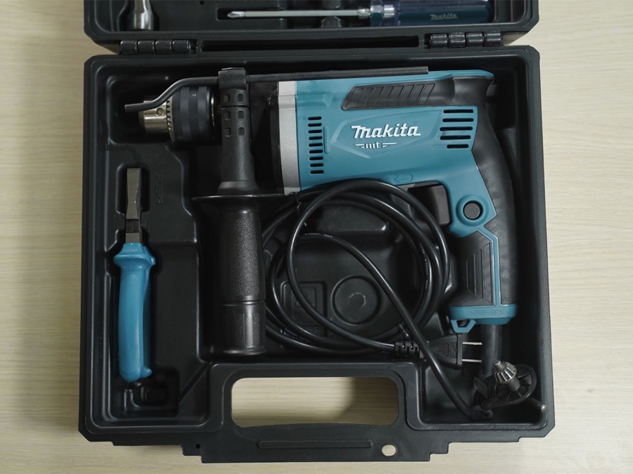 Máy khoan Makita M8100KX2B (kèm bộ phụ kiện 26 món)