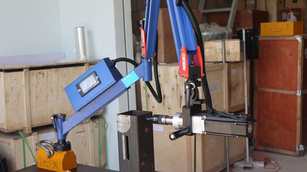 Máy Taro Dùng Điện Đầu Xoay Góc 90 Độ Unifast ETU-16-1800