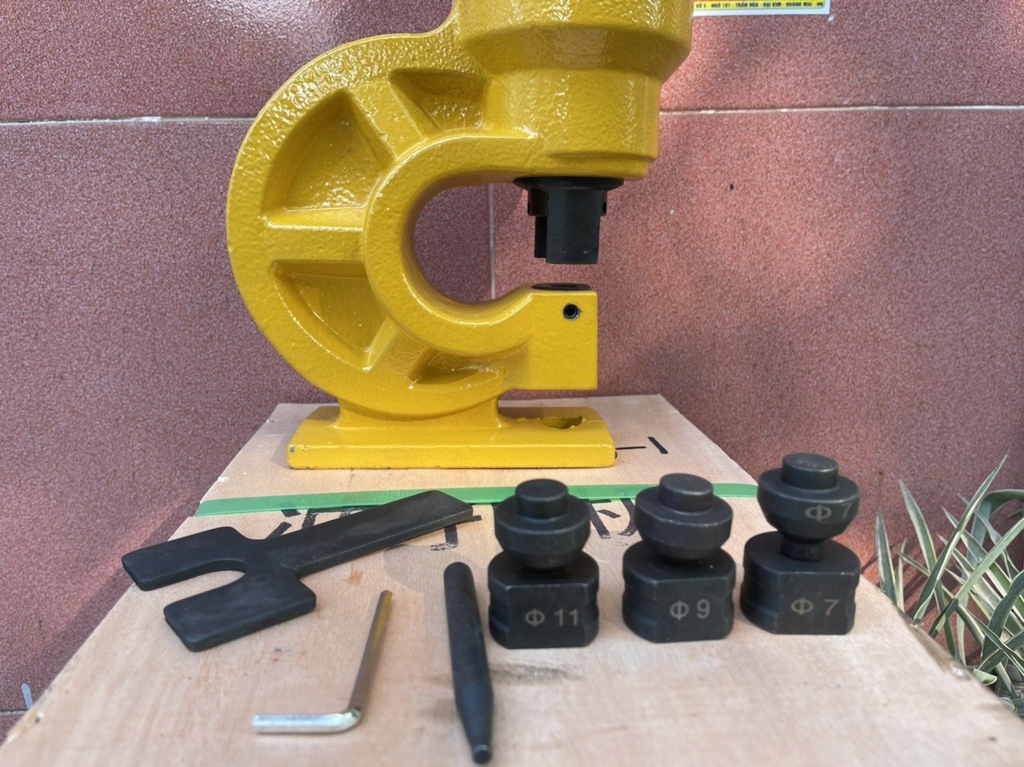 Đột Lỗ Thủy Lực CH-60-1