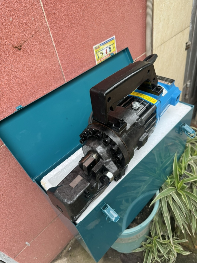 Máy Cắt Sắt Thủy Lực RC20