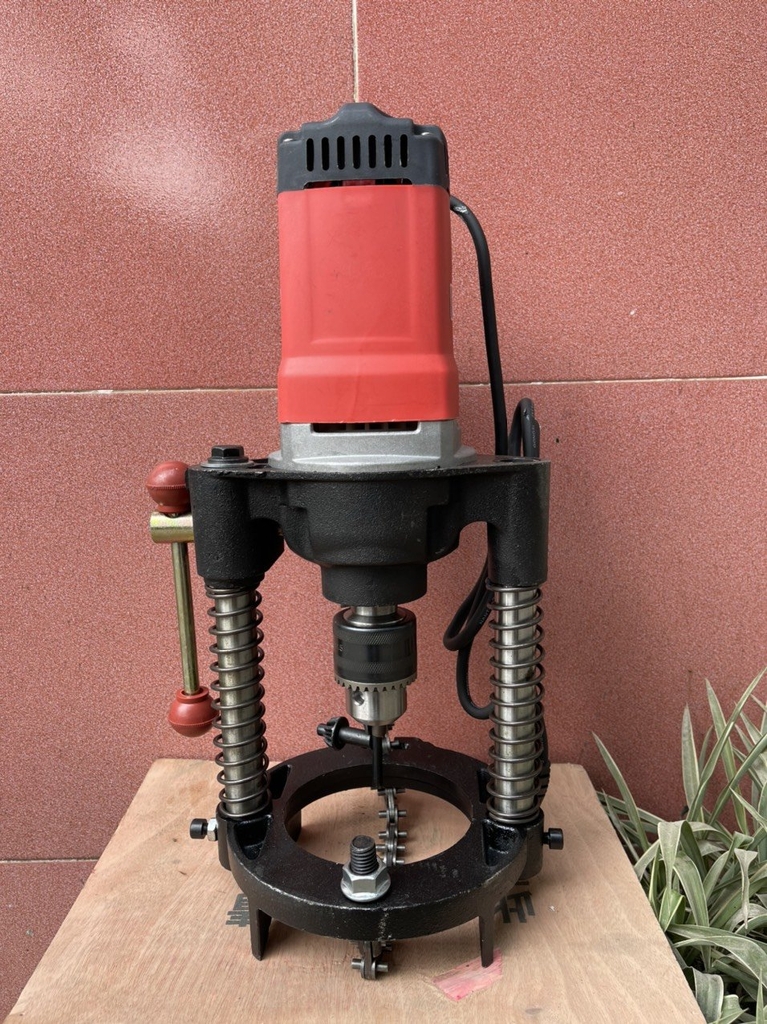 Máy khoét ống K114-002