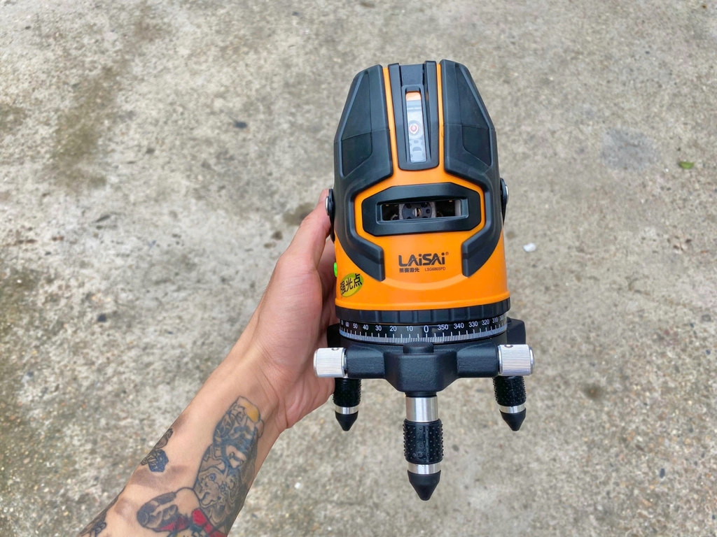 Máy cân bằng laser 5 tia xanh Laisai LSG686SPD