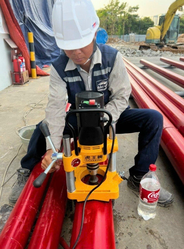 Máy Khoét Lỗ Ống KC114