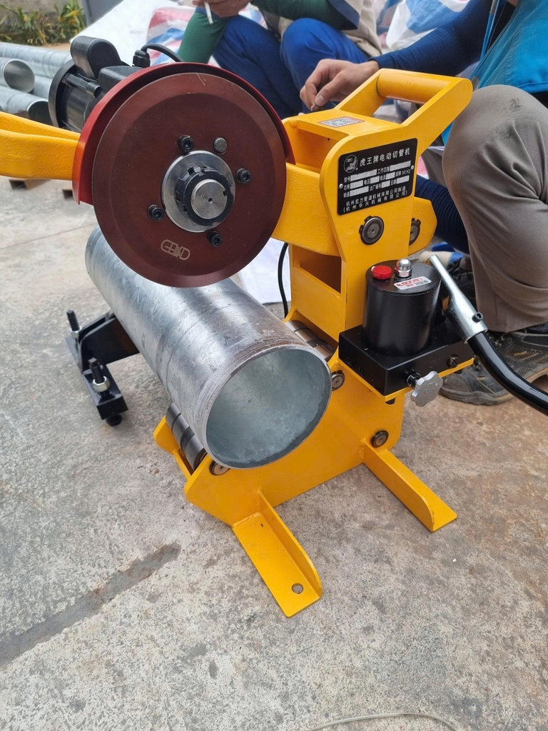 Máy cắt ống thủy lực QG8C-A
