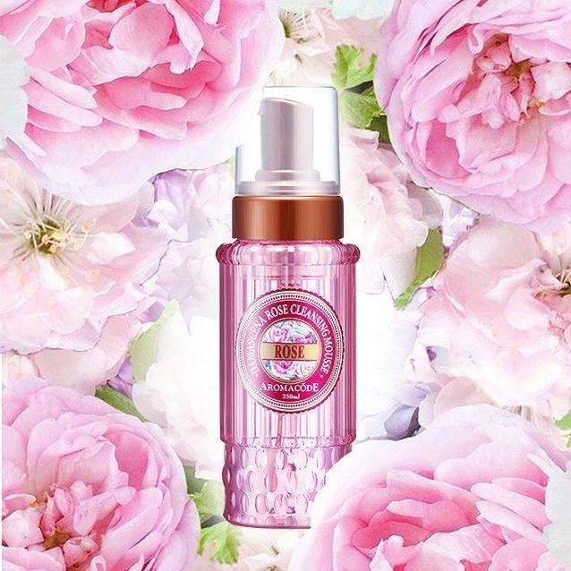 Bọt rửa mặt Arwin chiết xuất hoa hồng Damask