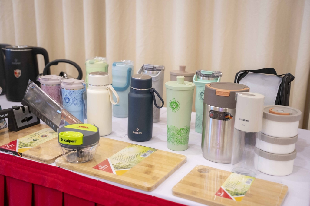 Trưng bày sản phẩm gia dụng & điện gia dụng Kalpen tại Hội nghị "Âm vang Đại ngàn"