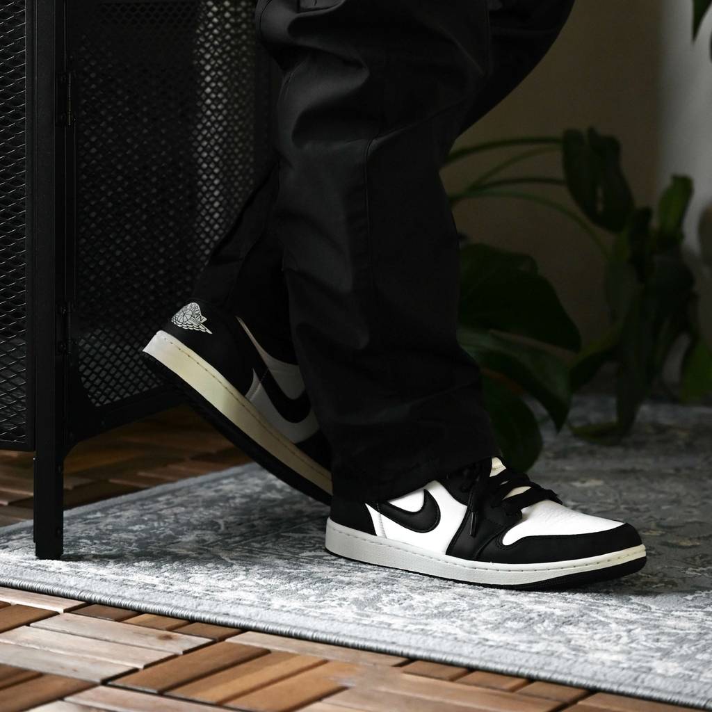 Giày Nike Air Jordan 1 Low SE Vintage Panda FB9893-101