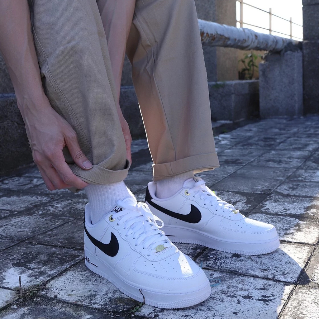 Nike Air Force 1 '07 LV8 40th anniversary trainers in white and