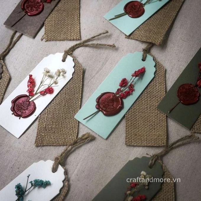 Craft & More Vietnam hãy tạo ra những bộ sưu tập thiệp handmade vintage hoàn hảo và độc đáo. Hãy tìm kiếm các mẫu thiệp trang nhã và tinh tế để làm tăng giá trị của bạn.