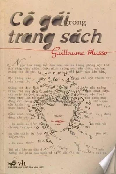Cô gái trong trang sách