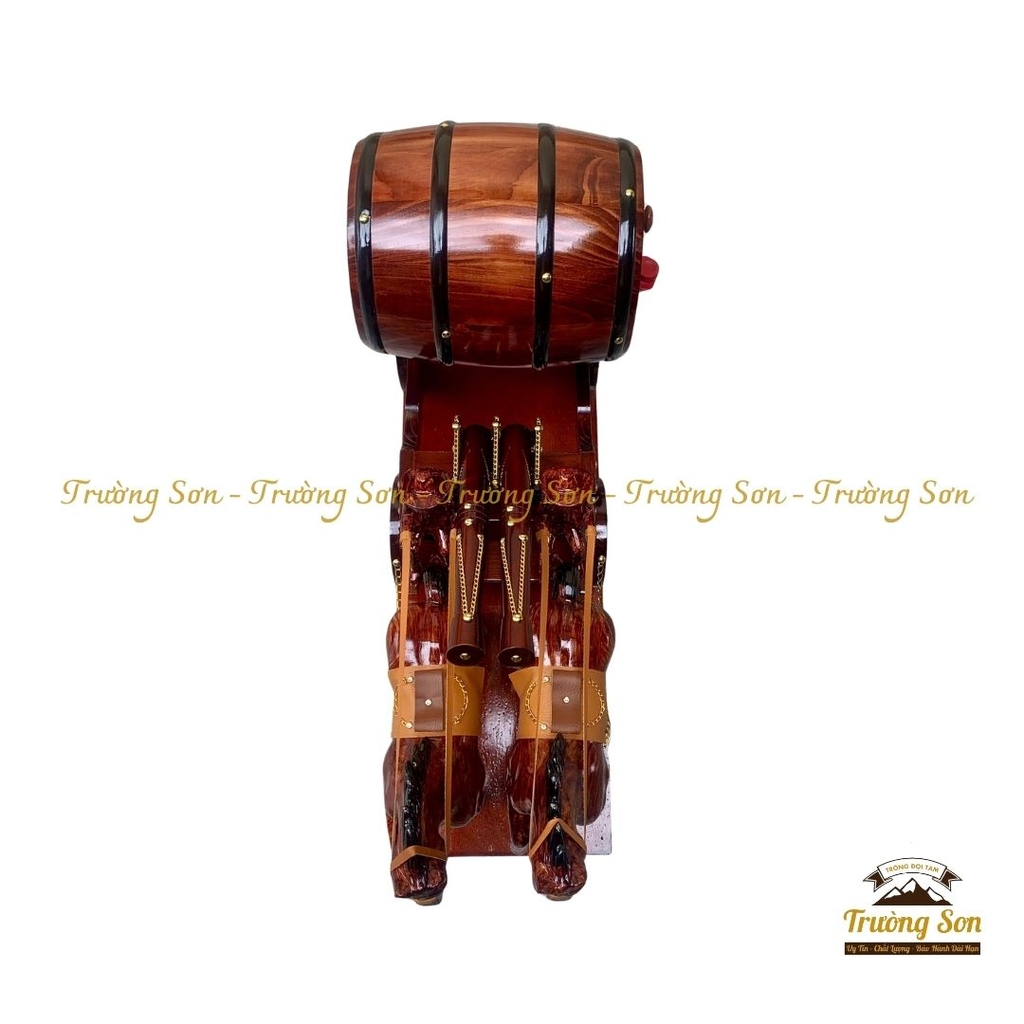 Xe ngựa kéo thùng rượu vang