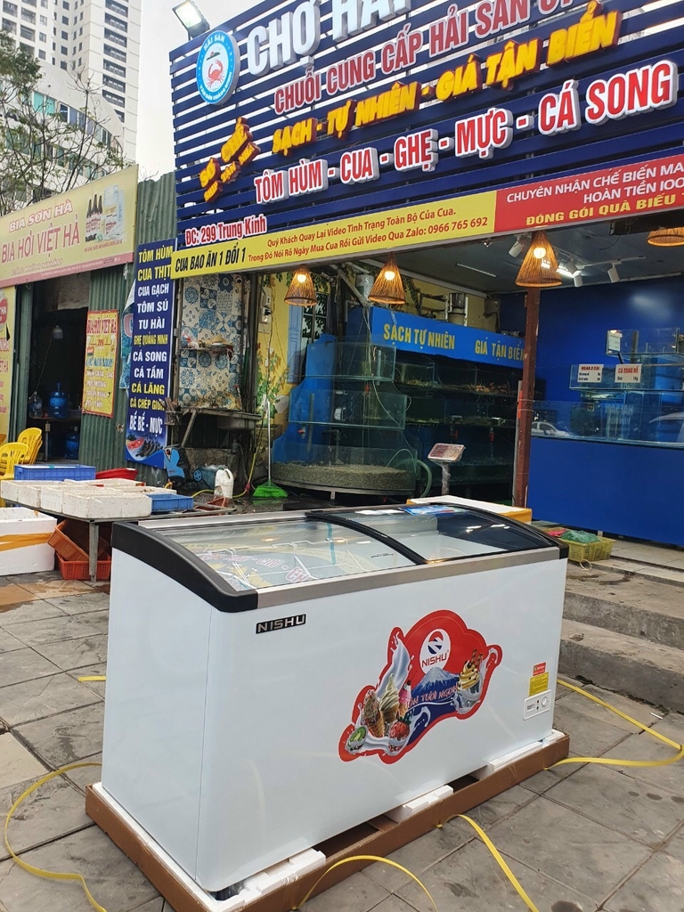 Tủ đông kính cong 400L