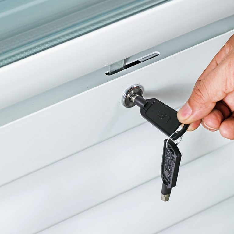 Tủ đông đứng mặt kính Alaska IFG-700, 700 lít