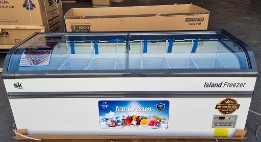 Tủ đông mặt kính cong Sumikura SKFS-700F(FS) 680 lít