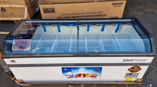 Tủ đông mặt kính cong Sumikura SKFS-700F(FS) 680 lít