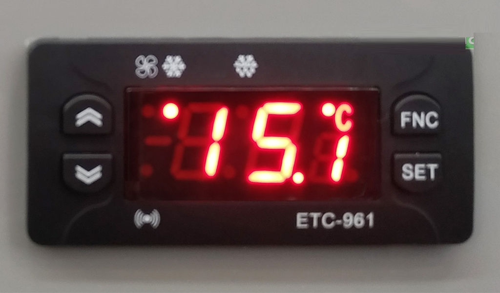 Tủ mát trưng bày Hòa Phát 1 ngăn 2 cánh HSR D6526 1000L