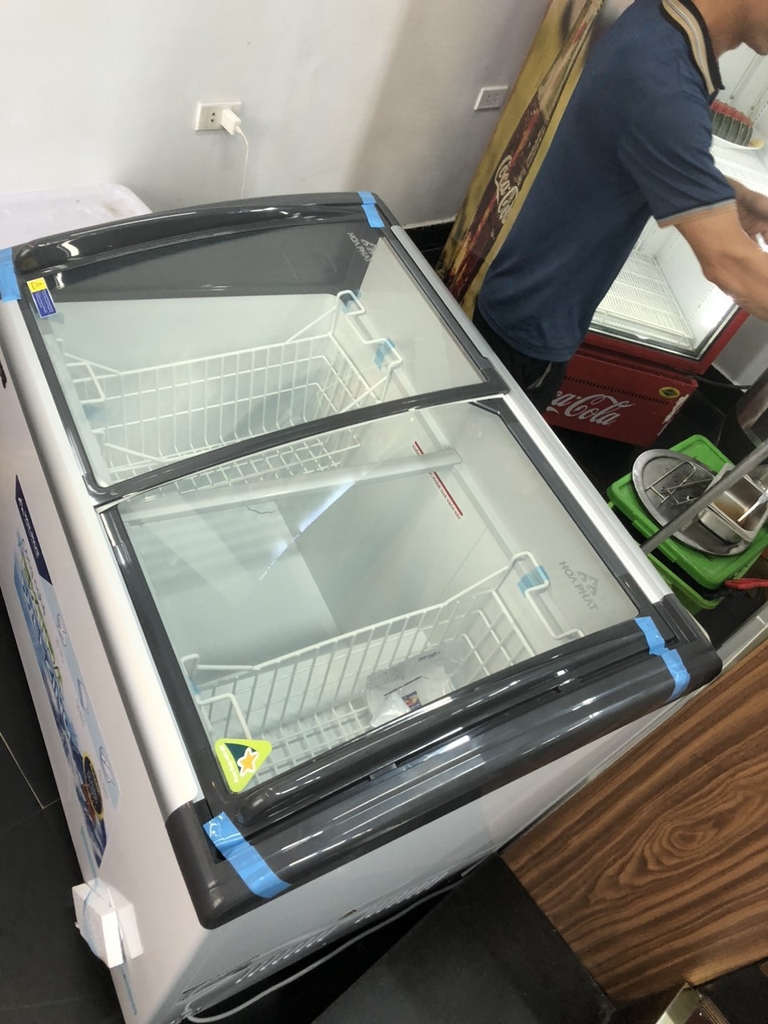 Tủ đông trưng kính cong bày Hòa Phát 1 ngăn đông 2 cánh trượt HSF AD6280.C1 400 lít DÀI 1 MÉT.