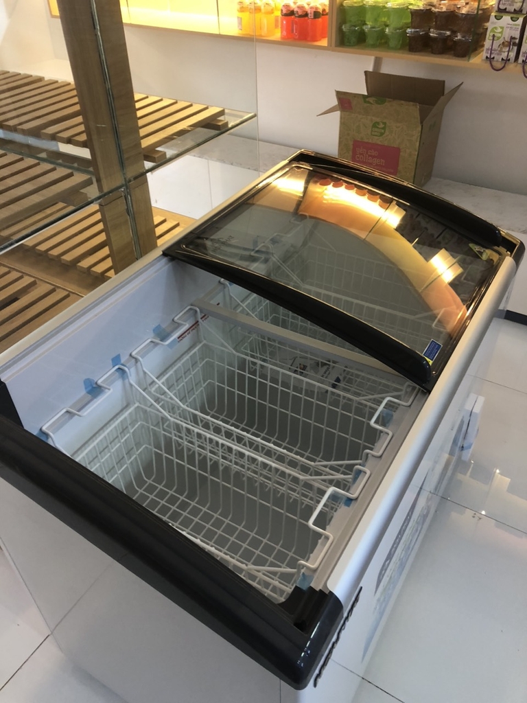 Tủ đông trưng bày kính cong Hòa Phát 1 ngăn  đông 2 cánh trượt HSF AD6357.C1 dài 1.2 MÉT