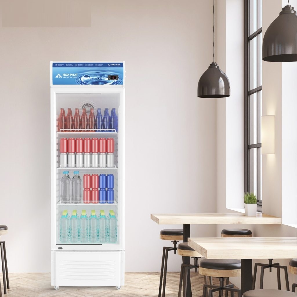 Tủ mát trang bị hệ thống đèn chiếu sáng giúp trưng bày thực phẩm sáng rõ