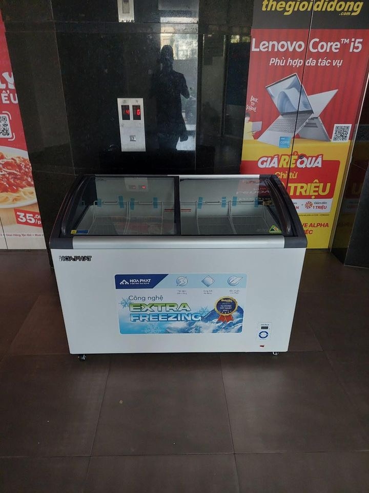 Tủ đông trưng bày kính cong Hòa Phát 1 ngăn  đông 2 cánh trượt HSF AD6357.C1 dài 1.2 MÉT.