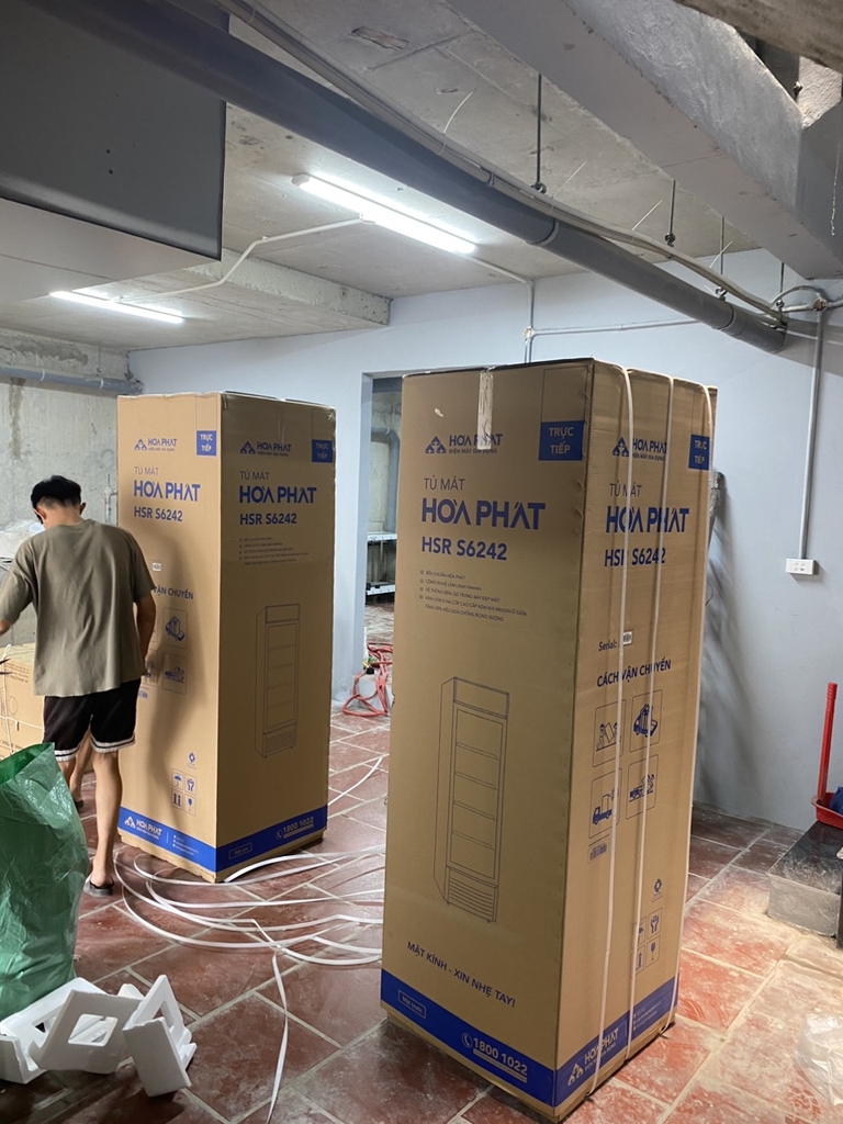 Giao 4 tủ mát hòa phát S6242 và 2 tủ đông An6352 tại A23 KĐT Sunshine Ciputra tây hồ