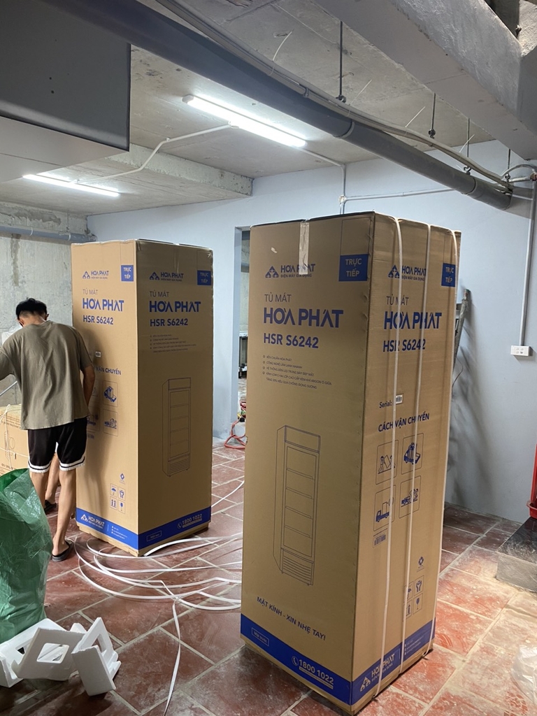 Giao 4 tủ mát hòa phát S6242 và 2 tủ đông An6352 tại A23 KĐT Sunshine Ciputra tây hồ