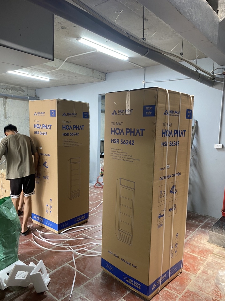 Giao 4 tủ mát hòa phát S6242 và 2 tủ đông An6352 tại A23 KĐT Sunshine Ciputra tây hồ