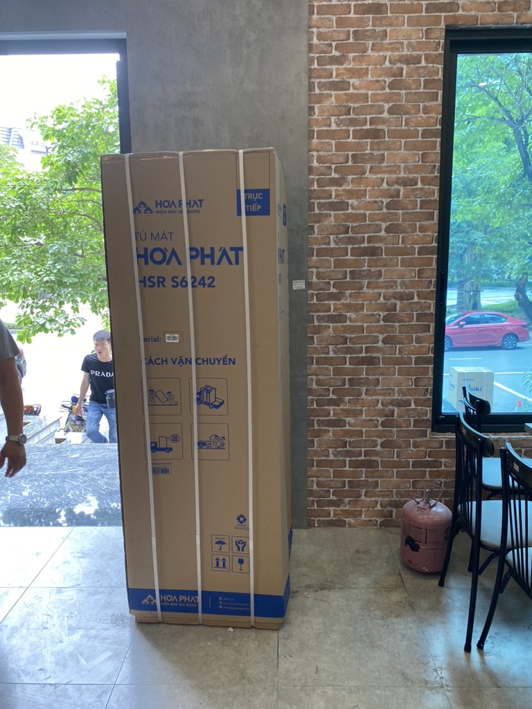 Giao 4 tủ mát hòa phát S6242 và 2 tủ đông An6352 tại A23 KĐT Sunshine Ciputra tây hồ