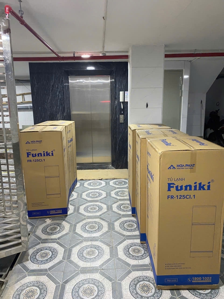 Giao 5 tủ lạnh FR-125CI.1 cho khách tại ngõ 112 Mễ Trì Thượng