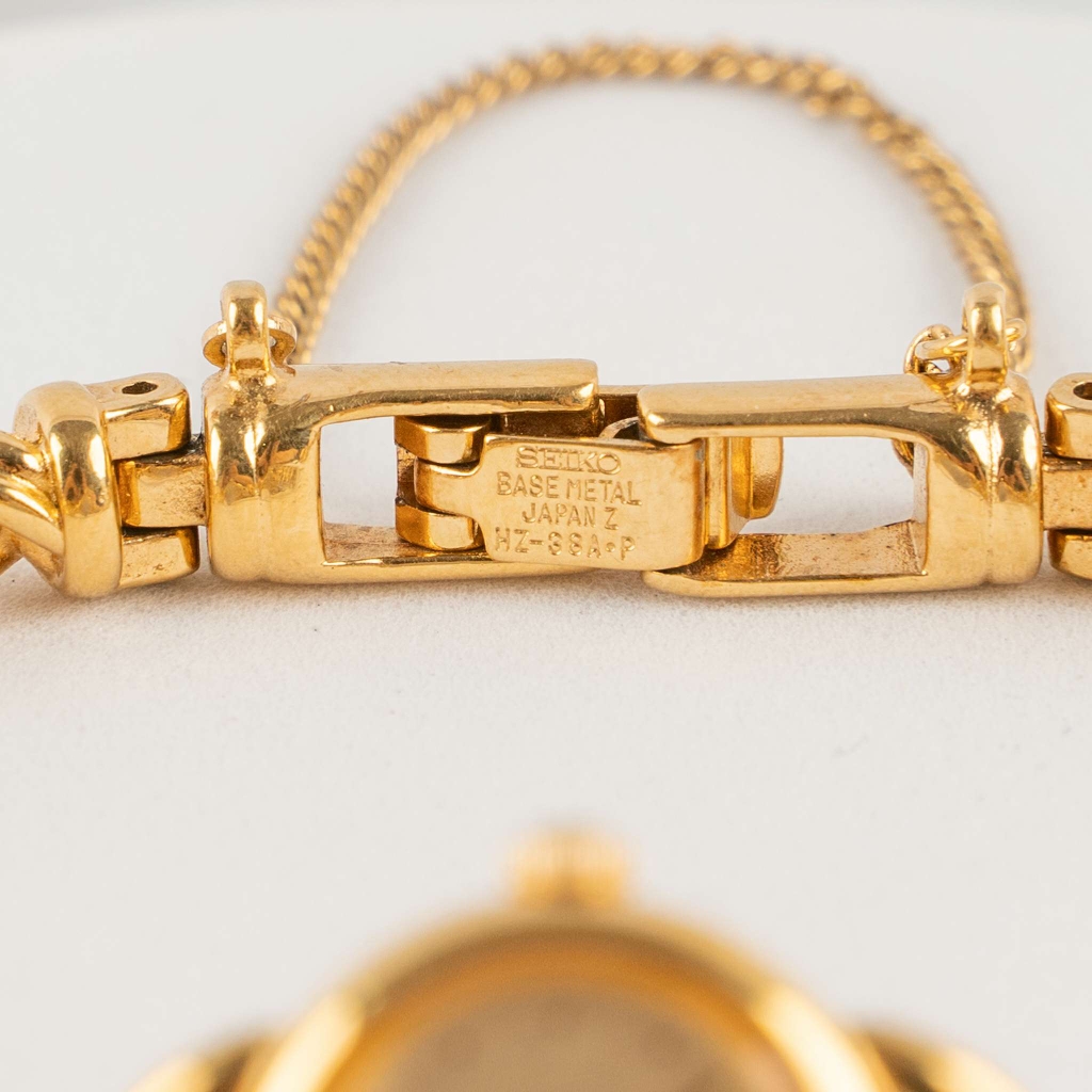 Đồng hồ Seiko thép không rỉ mạ vàng dây thép xoắn, mặt vàng đính kim cương  hồng 15200430941208 | Én shop hàng hiệu