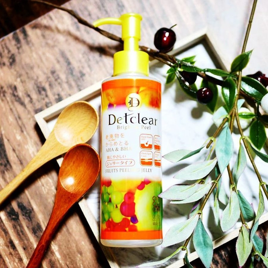 Gel tẩy da chết Detclear