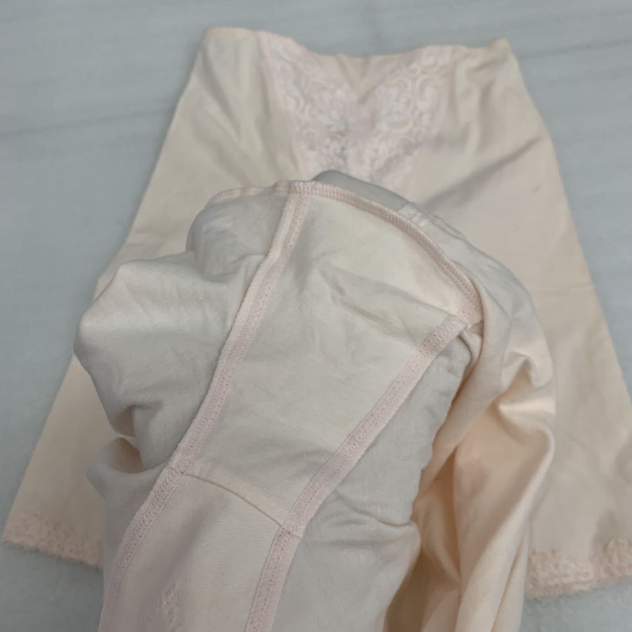 Quần gen dáng đùi, lưng cao