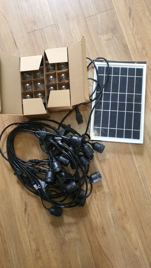 Bộ đèn chống nước NLMT Solar 10m 20 bóng S14